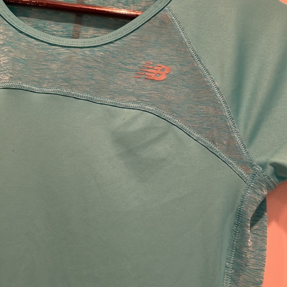 New Balance Teal T-shirt in S - Picture 2 of 3